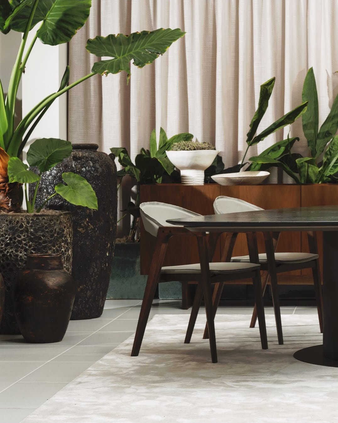 Ambiente decorado com quartzito Khouros.